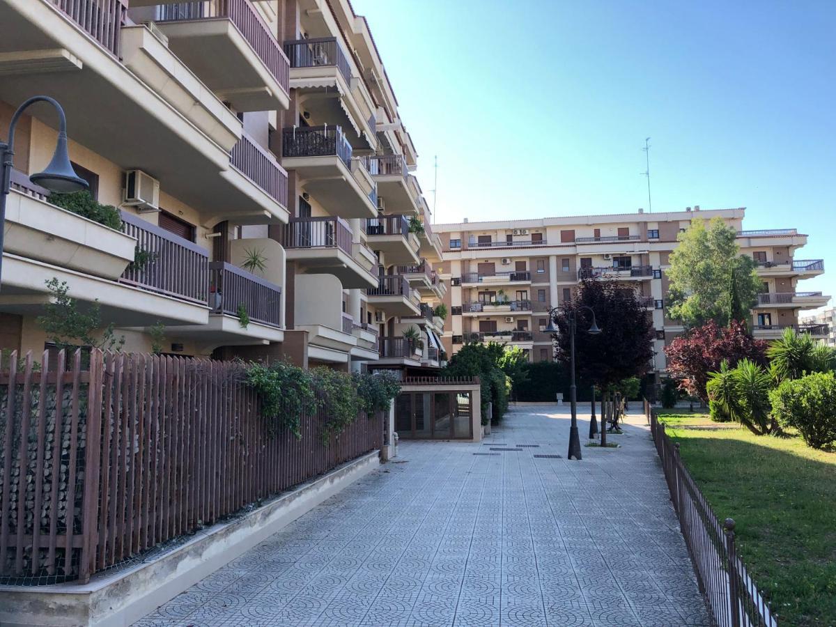 A La Gauche! Facolta Medicina Ospedali Riuniti, Stadio, Universita فوجيا المظهر الخارجي الصورة