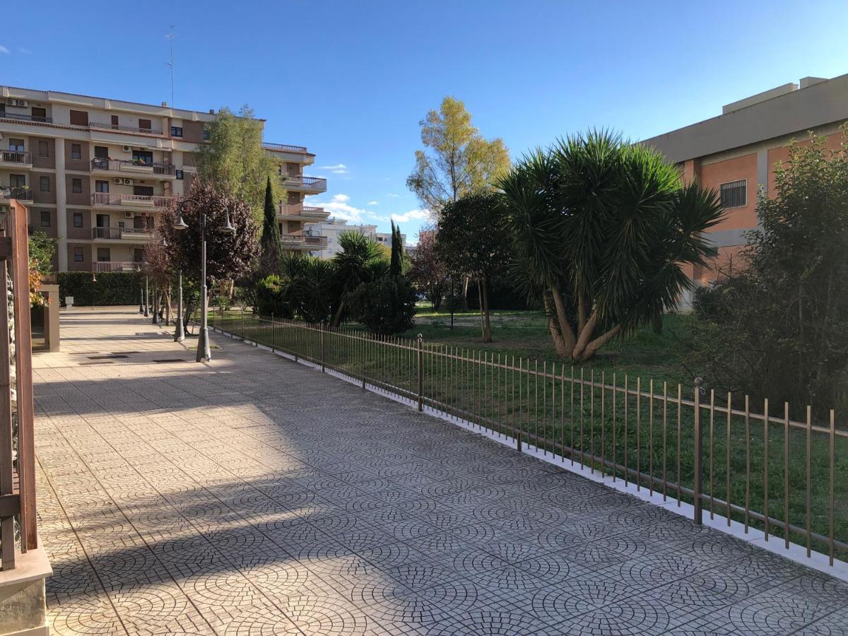 A La Gauche! Facolta Medicina Ospedali Riuniti, Stadio, Universita فوجيا المظهر الخارجي الصورة